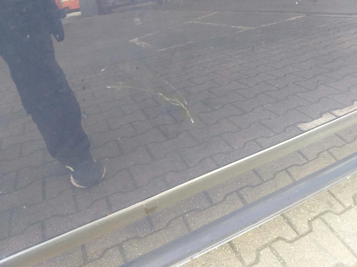 VW Golf 4 original T&uuml;r vorn links LA5G Perlblau 5-T&uuml;rer Rohbau Bj.2004